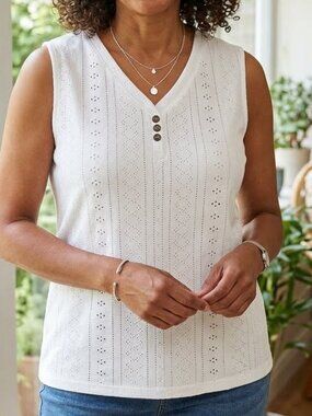 Women's White Sleeveless Top Size 2XL V-Neck